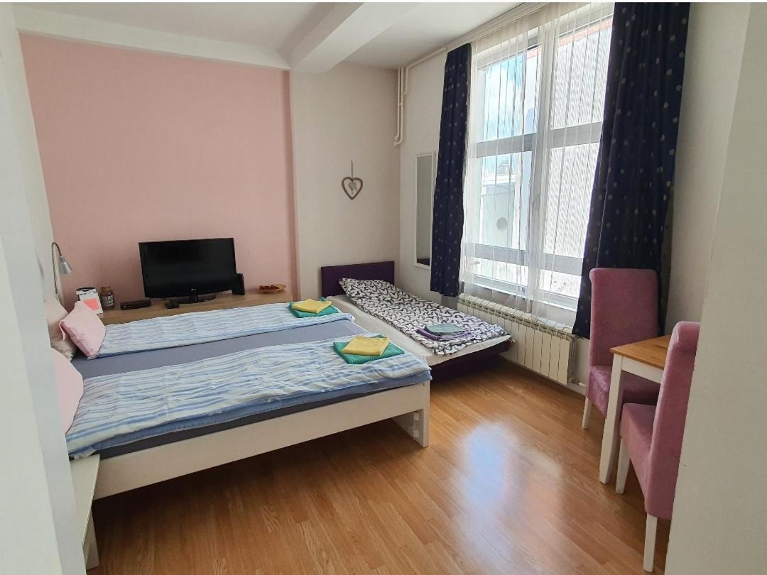 Studio Apartman Ld U Strogom Centru Novi Sad Exterior foto