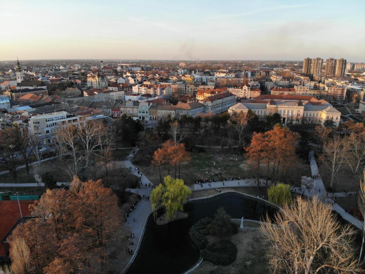 Studio Apartman Ld U Strogom Centru Novi Sad Exterior foto